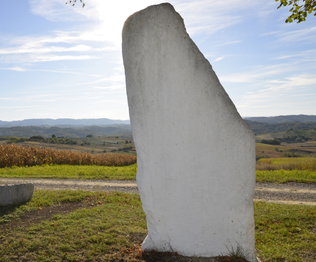 Сујеверје појело Рађев камен